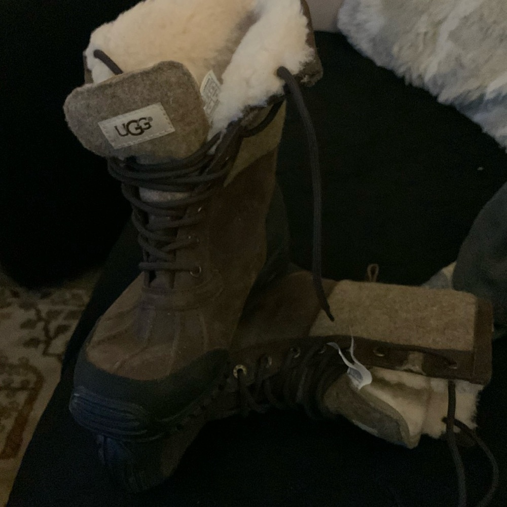 Slightly used winter uggs looks like their new